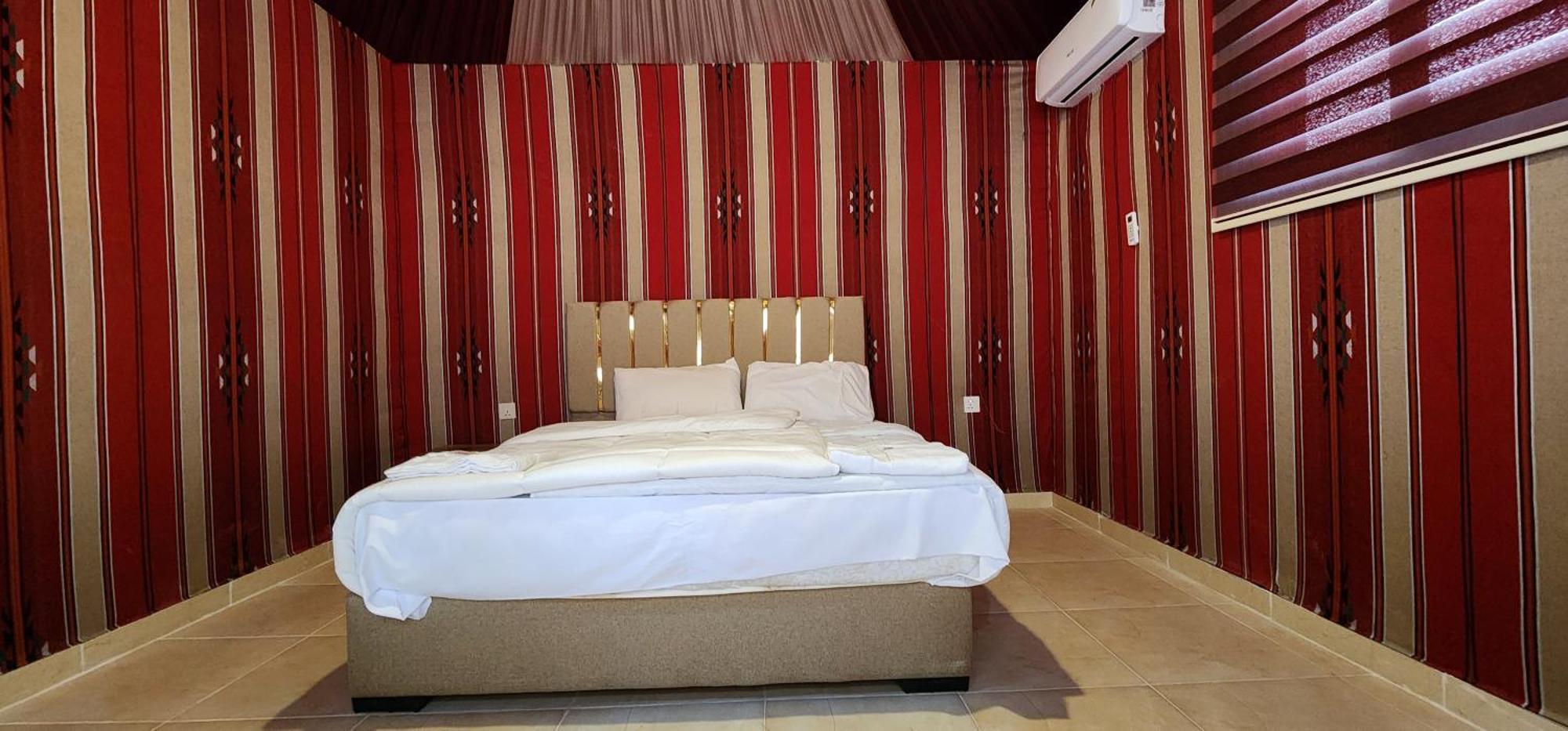Wadi Rum Eagle Luxury Camp Exteriör bild